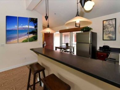 Lahaina Rental Walk to Dining and Shopping