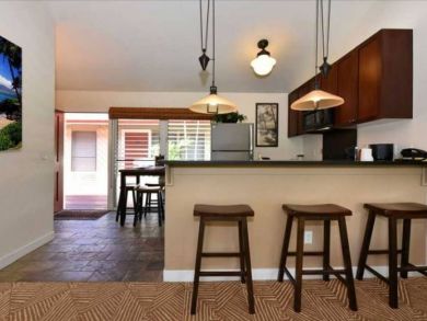 Lahaina Rental Walk to Dining and Shopping