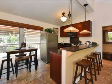 Lahaina Rental Walk to Dining and Shopping