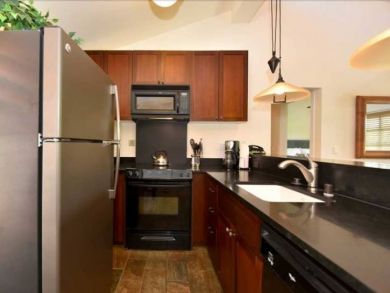 Lahaina Rental Walk to Dining and Shopping