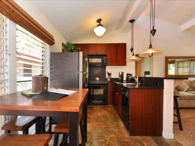 Lahaina Rental Walk to Dining and Shopping
