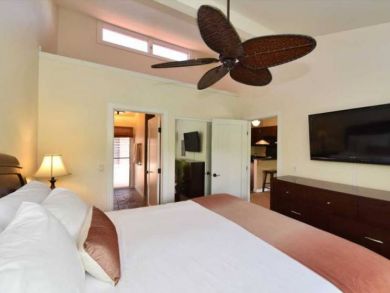 Lahaina Rental Walk to Dining and Shopping