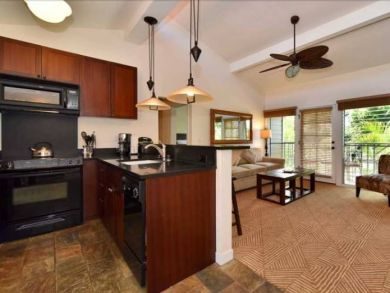 Lahaina Rental Walk to Dining and Shopping