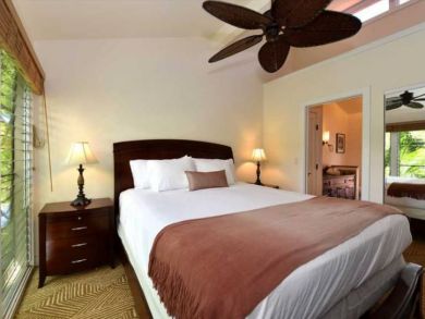 Lahaina Rental Walk to Dining and Shopping