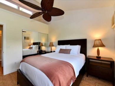Lahaina Rental Walk to Dining and Shopping