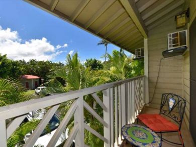 Lahaina Rental Walk to Dining and Shopping
