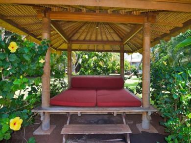 Lahaina Rental Walk to Dining and Shopping