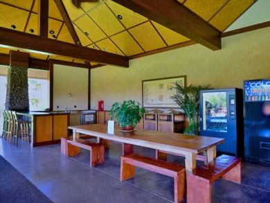 Lahaina Rental Walk to Dining and Shopping