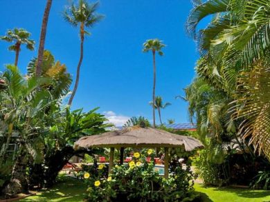 Lahaina Rental Walk to Dining and Shopping
