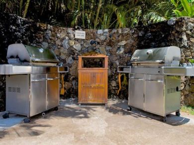 Lahaina Rental Walk to Dining and Shopping