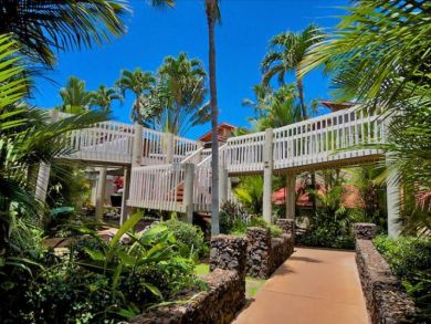 Lahaina Rental Walk to Dining and Shopping