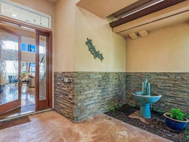 Oceanfront Maui Retreat: A Luxurious Beachfront Oasis