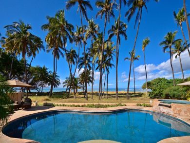 Oceanfront Maui Retreat: A Luxurious Beachfront Oasis