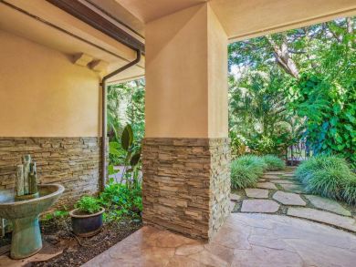 Oceanfront Maui Retreat: A Luxurious Beachfront Oasis