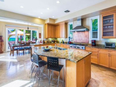 Oceanfront Maui Retreat: A Luxurious Beachfront Oasis