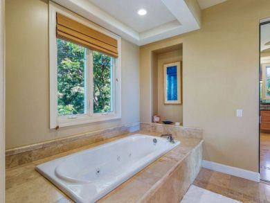 Oceanfront Maui Retreat: A Luxurious Beachfront Oasis