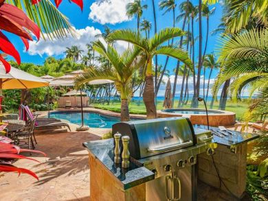 Oceanfront Maui Retreat: A Luxurious Beachfront Oasis