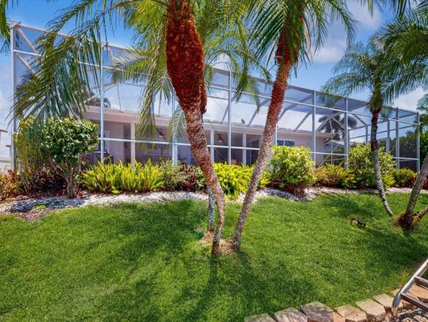 Lovely 3-bedroom Vacation Home featuring a Private Pool