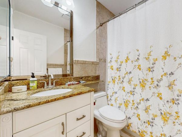 Lovely 3-bedroom Vacation Home featuring a Private Pool