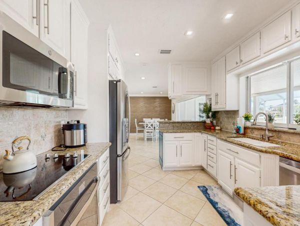 Lovely 3-bedroom Vacation Home featuring a Private Pool