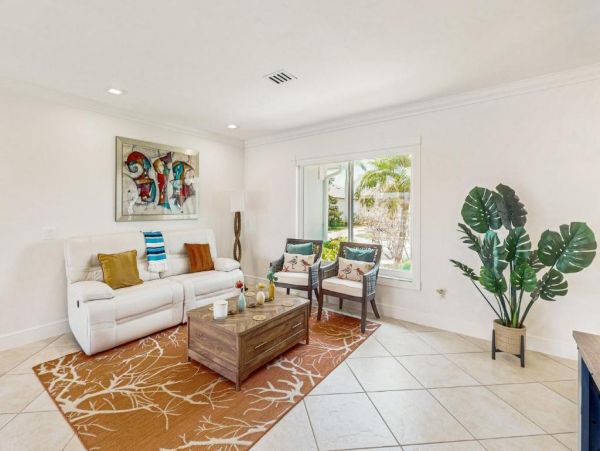 Lovely 3-bedroom Vacation Home featuring a Private Pool