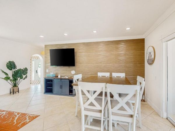 Lovely 3-bedroom Vacation Home featuring a Private Pool