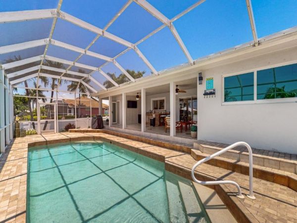Lovely 3-bedroom Vacation Home featuring a Private Pool