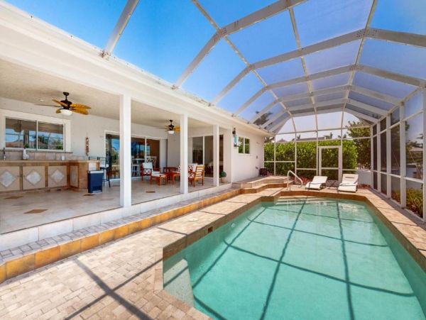 Lovely 3-bedroom Vacation Home featuring a Private Pool