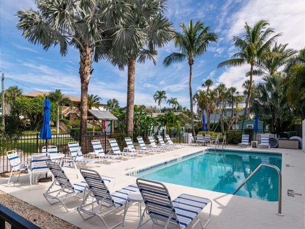A Boutique Resort Community with Pool -Steps to Beach