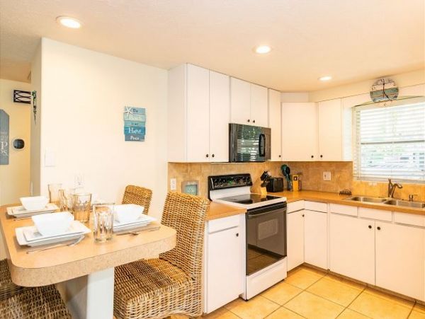 A Boutique Resort Community with Pool -Steps to Beach