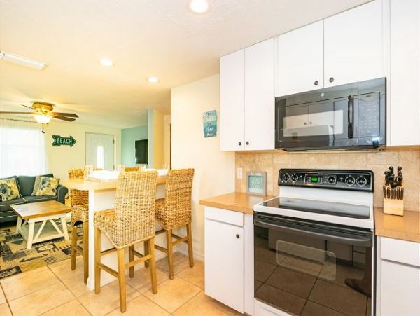 A Boutique Resort Community with Pool -Steps to Beach