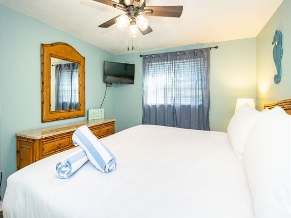 A Boutique Resort Community with Pool -Steps to Beach