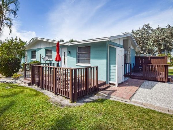 A Boutique Resort Community with Pool -Steps to Beach