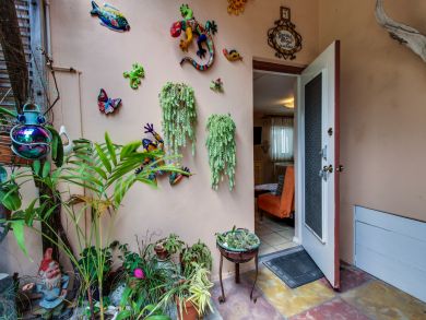 Hollywood Condo 907871