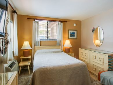 Hollywood Condo 907871