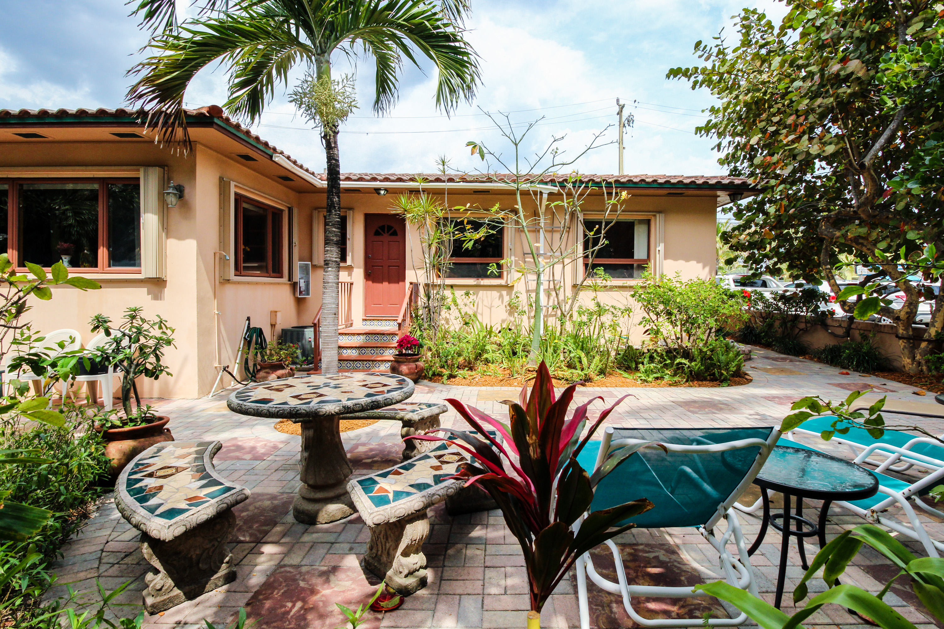 Hollywood Condo 907871