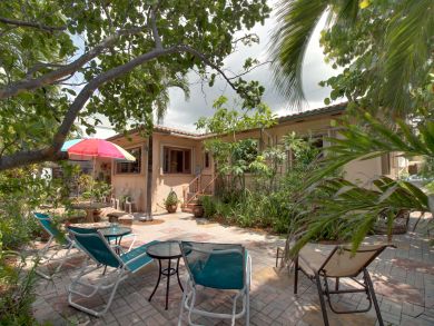 Hollywood Condo 907871