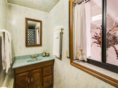 Hollywood Condo 907871