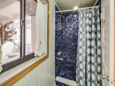 Hollywood Condo 907871