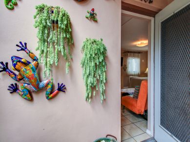 Hollywood Condo 907871