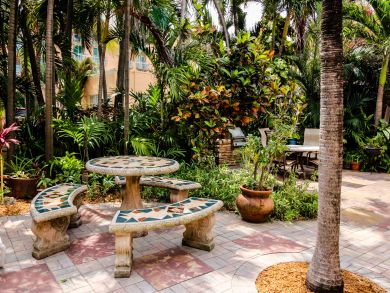 Hollywood Condo 907871