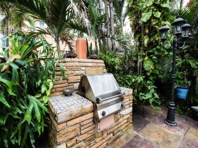 Hollywood Condo 907871