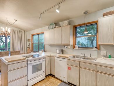 Beachfront Three Bedroom Vacation Home in Port St. Joe