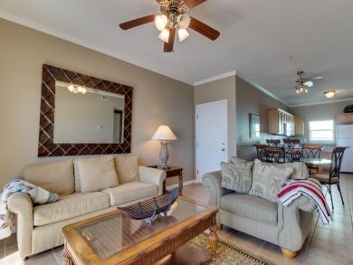 Oceanfront Condo Sleeps 6 Shared Pool & Instant Beach Access