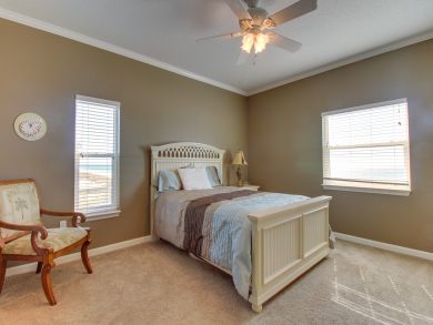 Oceanfront Condo Sleeps 6 Shared Pool & Instant Beach Access