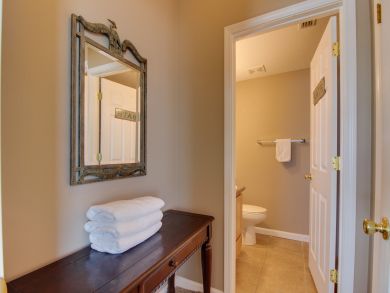 Oceanfront Condo Sleeps 6 Shared Pool & Instant Beach Access
