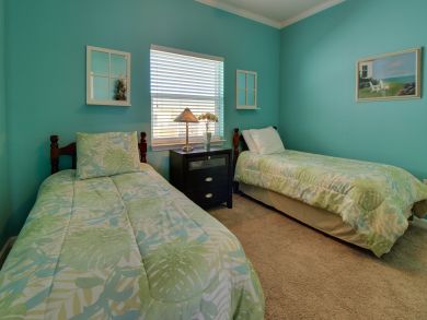 Oceanfront Condo Sleeps 6 Shared Pool & Instant Beach Access