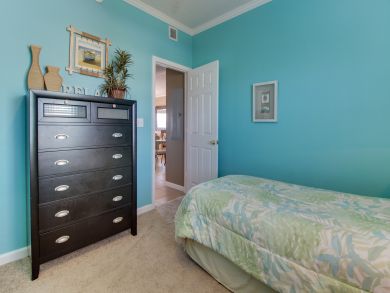 Oceanfront Condo Sleeps 6 Shared Pool & Instant Beach Access