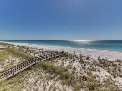 Oceanfront Condo Sleeps 6 Shared Pool & Instant Beach Access