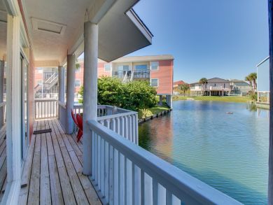 Oceanfront Condo Sleeps 6 Shared Pool & Instant Beach Access